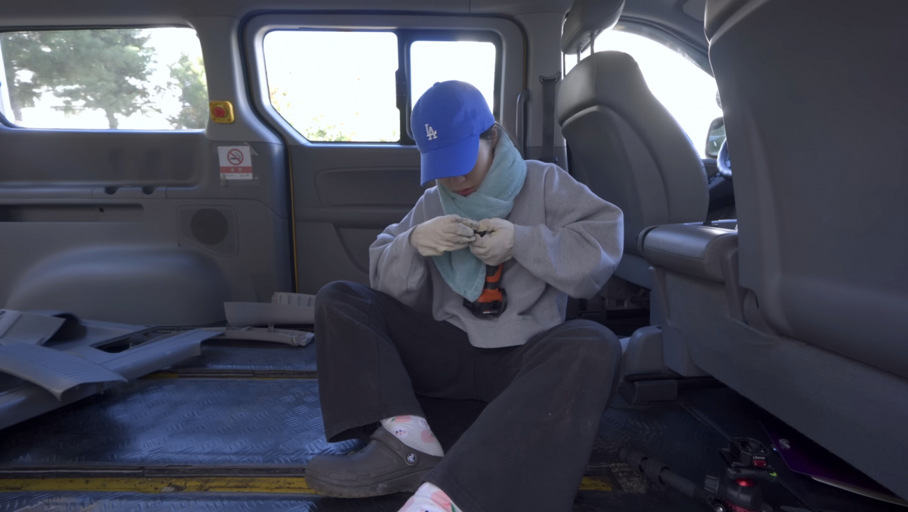 YouTuber Kimseonjji remodels an old van into a camping van. (Kimseonjji)