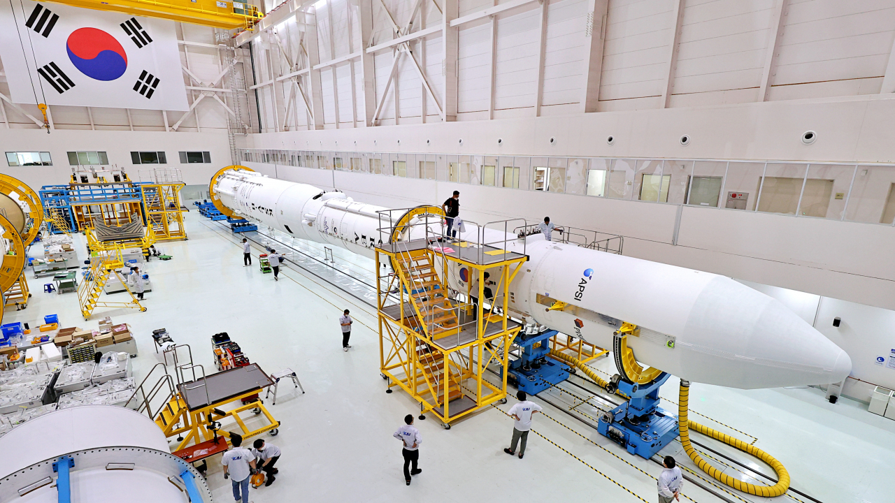 Researchers and engineers link the Nuri space launch vehicle’s first- and second-stage rockets with its third-stage rocket at the Naro Space Center in Goheung, South Jeolla Province on June 8, 2022. (Korea Aerospace Research Institute)