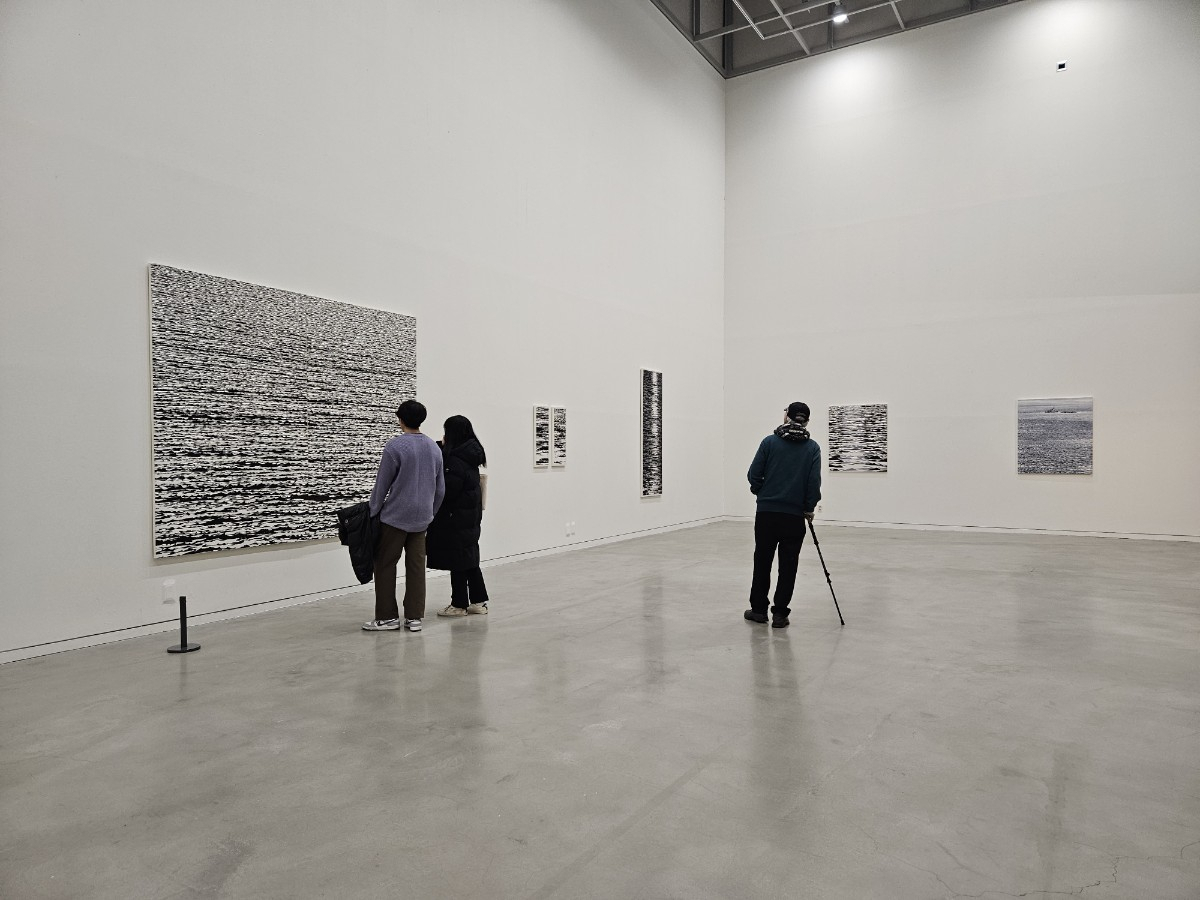 Installation view of “Bang Ui-geol: Link to Creation