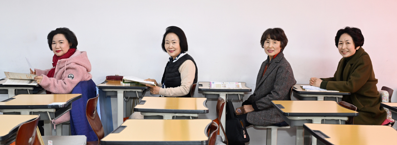 Kim Jeong-ja (from left), Lee Bok-ja, Sung Ok-ja and Yoo Ae-ran pose for a photograph in their classroom at Ilsung Women’s Middle and High School on Feb. 14. (Lee Sang-sub/The Korea Herald)