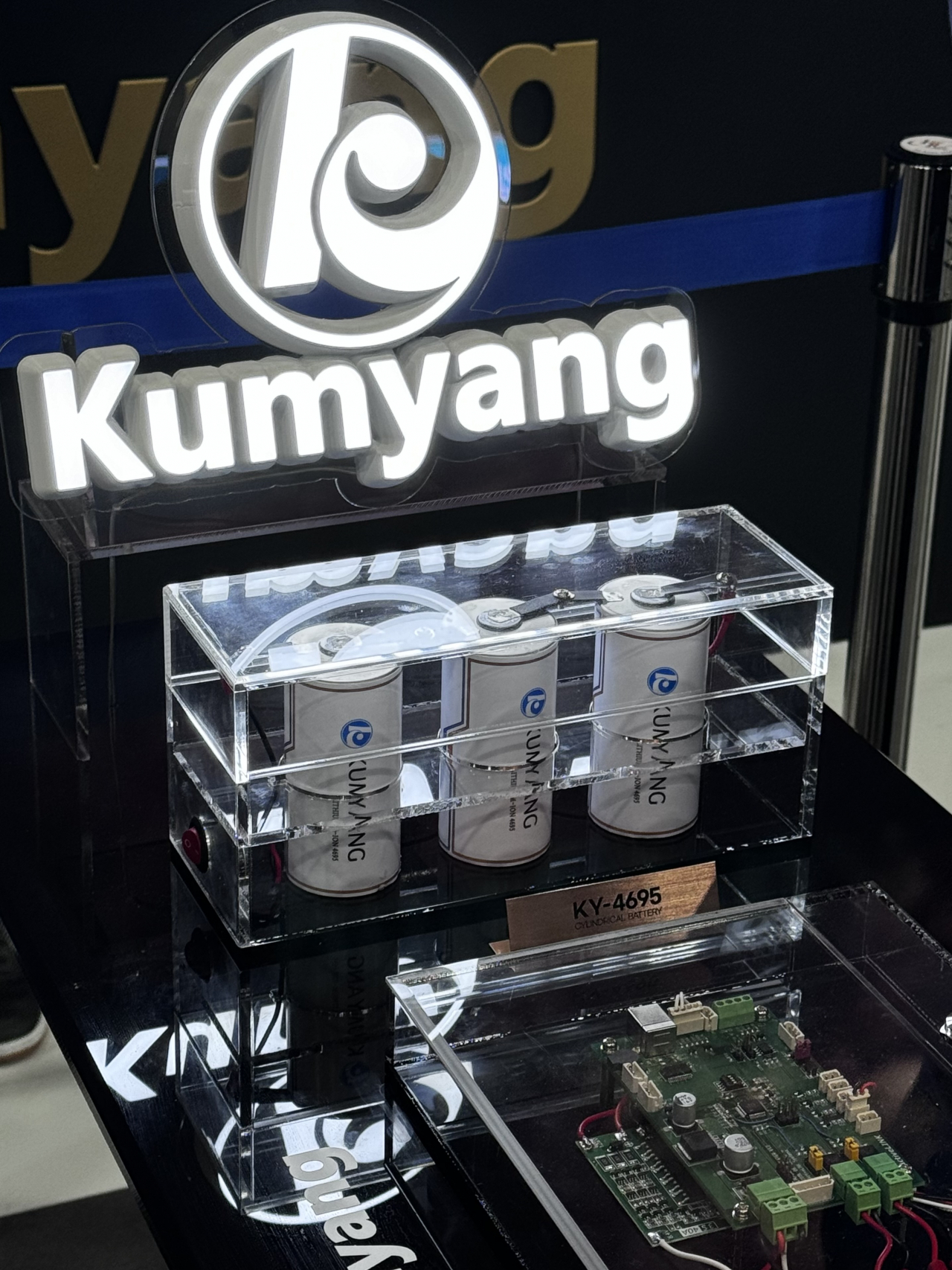South Korean battery supplier Kumyang's new 4695 cylindrical battery cells on display at InterBattery 2024. (Moon Joon Hyun / The Korea Herald)