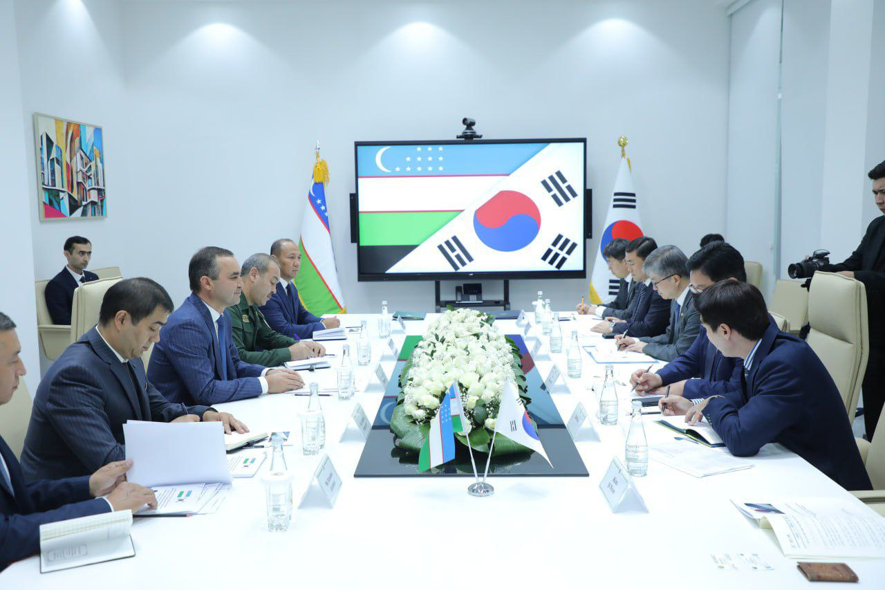 Uzbekistan’s customs committee and Korea Customs Service officials agree for protocol amending the Uzbekistan-South Korea agreement on cooperation and mutual assistance in customs on Friday. (Uzbekistan’s Customs Committee)