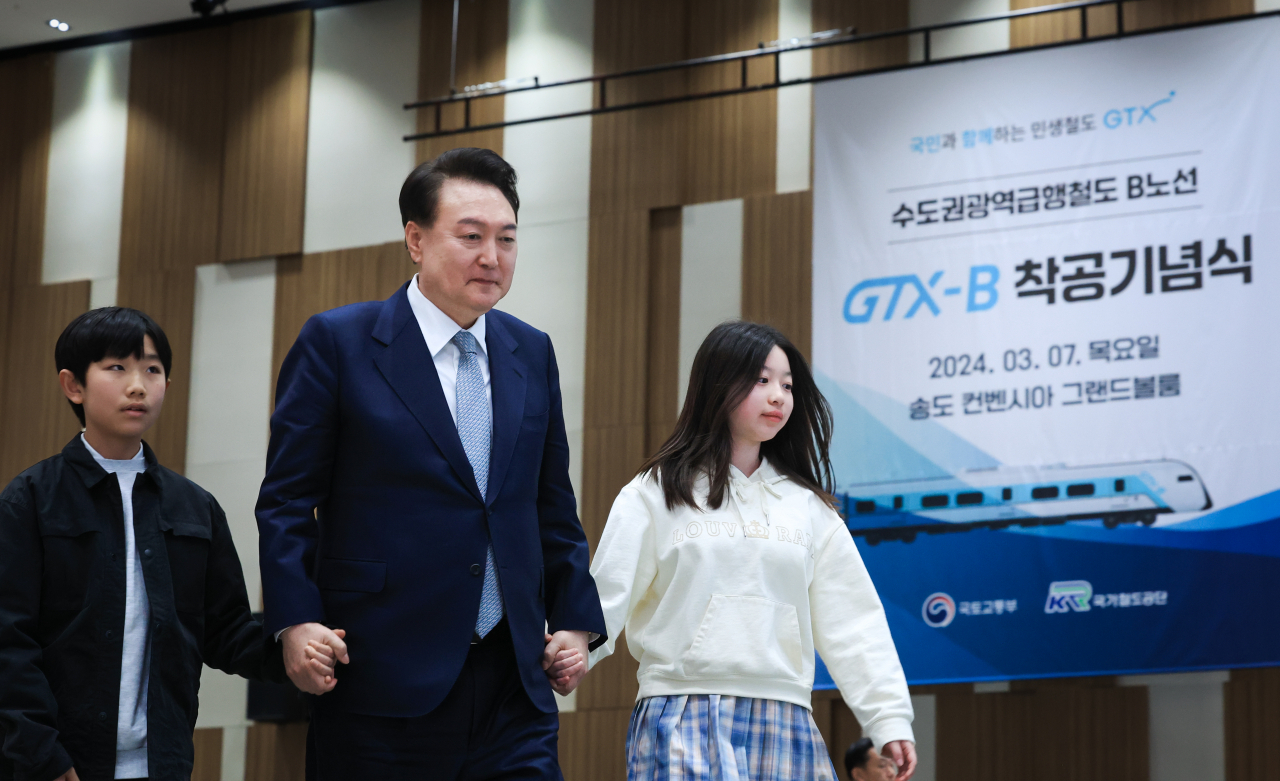 President Yoon Suk Yeol (center) walks with children as he attended a groundbreaking ceremony of suburban rail GTX Line B in Incheon on Thursday, (Presidential office)