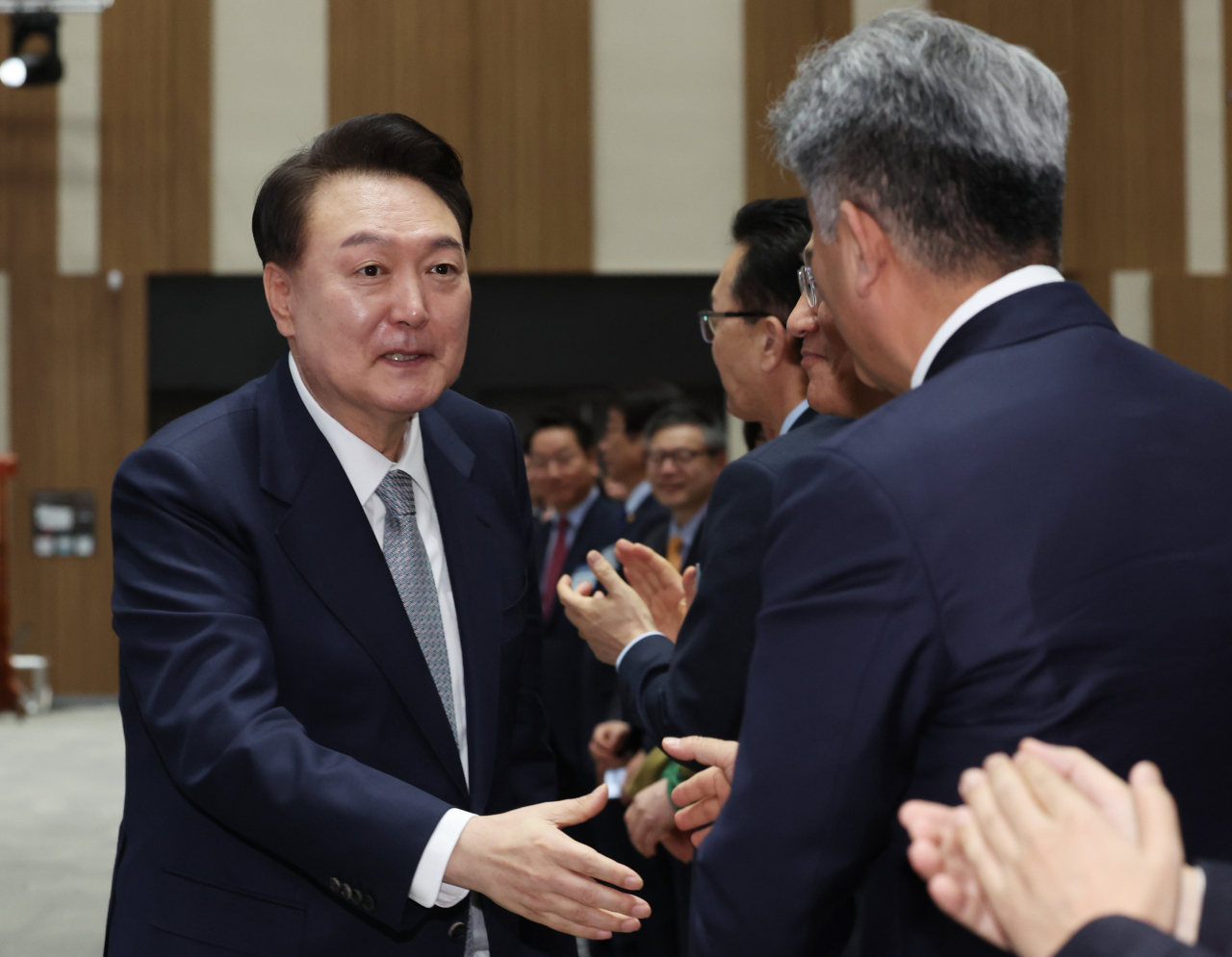 President Yoon Suk Yeol (left) shakes hands with Daewoo E&C Chair Jung Won-ju at the GTX Line B groundbreaking ceremony in Incheon, Thursday. (Pool photo via Yonhap)