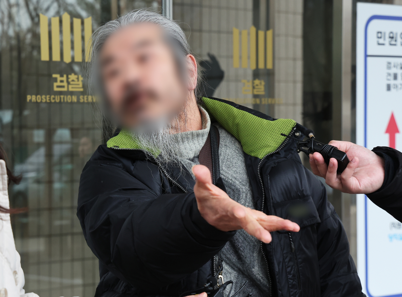 Convicted child rapist Cho Doo-soon talks to reporters as he exits the Ansan branch of the Suwon District Court in Ansan, Gyeonggi Province, Monday. (Yonhap)
