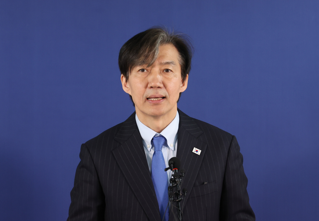 Cho Kuk speaks during a press conference at his party headquarters in Yeouido, central Seoul, on Tuesday. (Yonhap)
