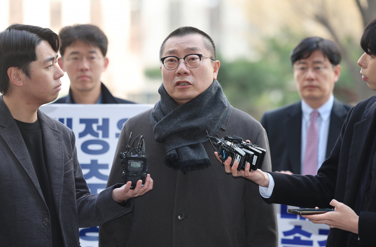Park Myung-ha, chief of the Korean Medical Associations' emergency committee's organizational affairs, speaks to reporters on Wednesday, ahead of police questioning. (Yonhap)