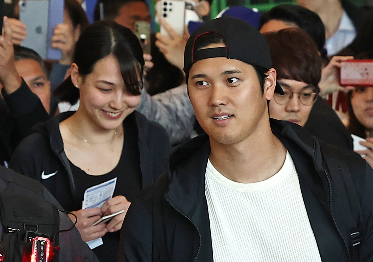 Shohei Ohtani of the Los Angeles Dodgers arrives in South Korea to prepare for Major League Baseball's Seoul Series. (Yonhap)
