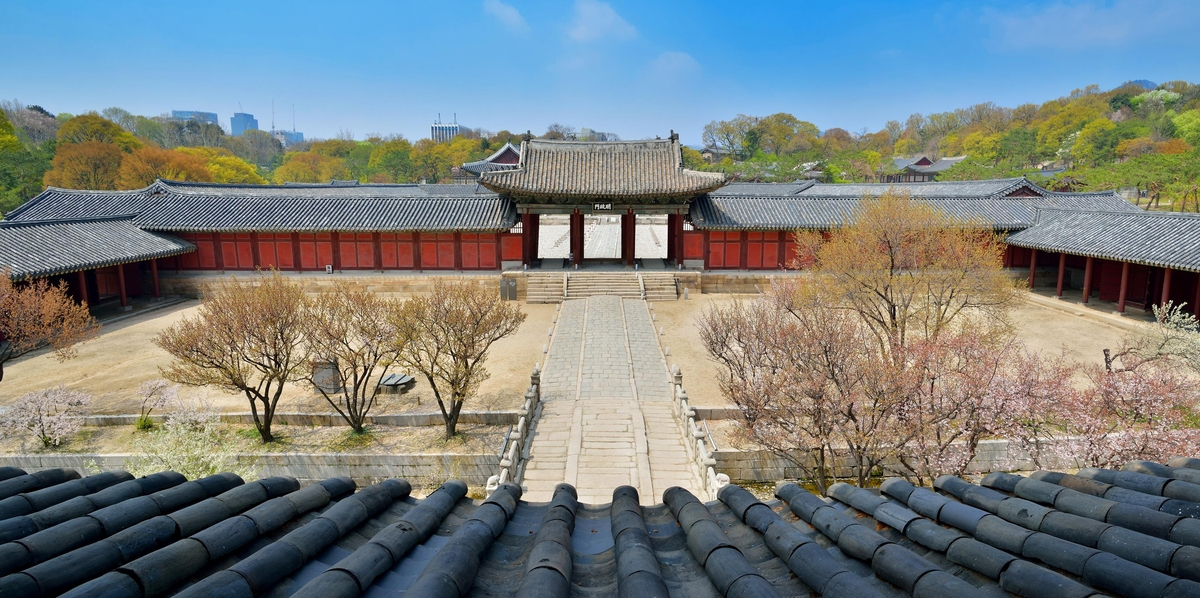 A view of Changgyeonggung’s grounds. (Cultural Heritage Administration)