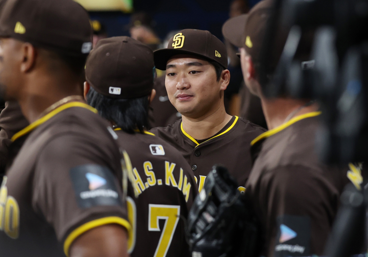 Go Woo-suk of the San Diego Padres awaits the start of an exhibition game against the South Korean national team at Gocheok Sky Dome in Seoul on Sunday. (Yonhap)