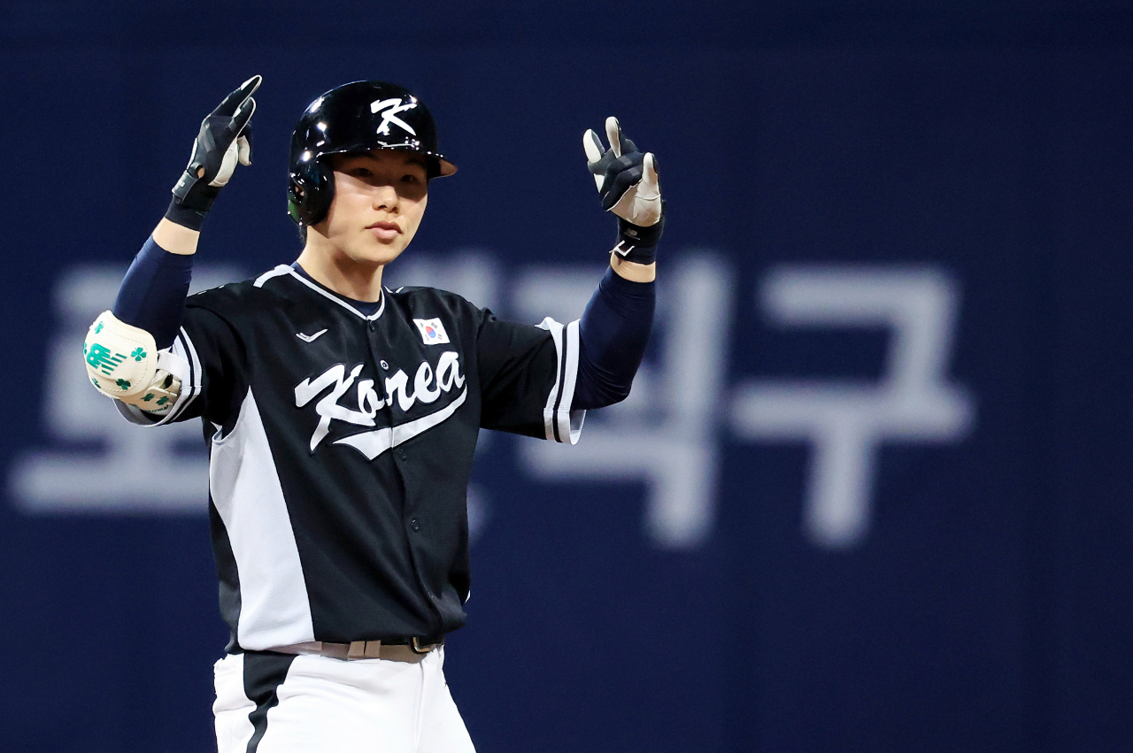Kim Hye-seong of South Korea celebrates after hitting a double against the Los Angeles Dodgers during an exhibition game at Gocheok Sky Dome in Seoul on March 18, 2024. (Yonhap)