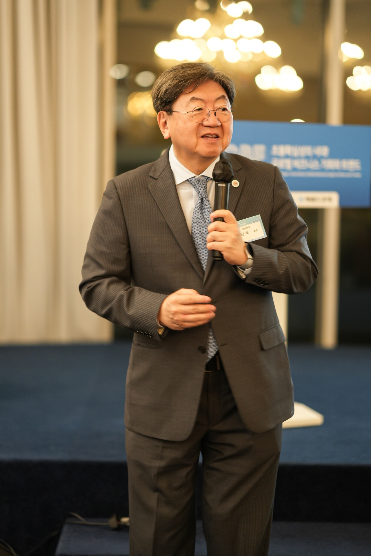 President of JEI University Lee Nam-sik delivers a special lecture at The Korea Herald’s Global Biz Forum 2024, in Seoul, Wednesday. (The Korea Herald)