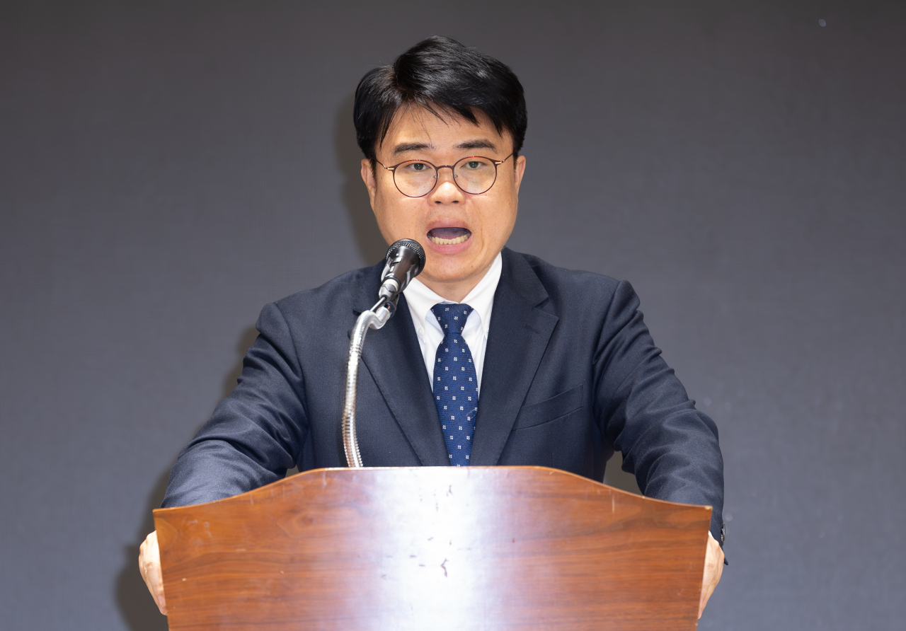 Lim Hyun-taek, the newly elected leader of the Korean Medical Association (KMA), gives remarks at the KMA office in Seoul on Tuesday. (Yonhap)