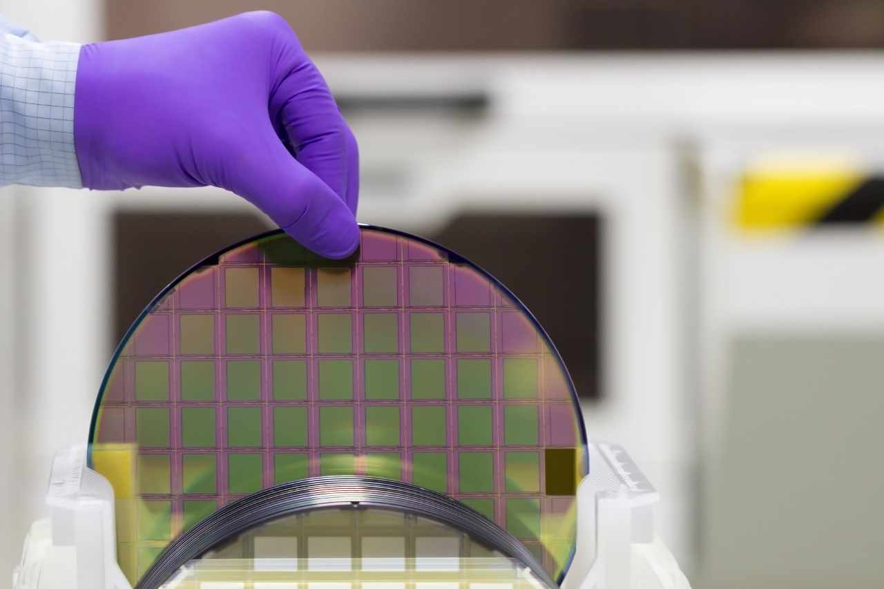 Silicon wafer inside a clean room (Getty Images Bank)