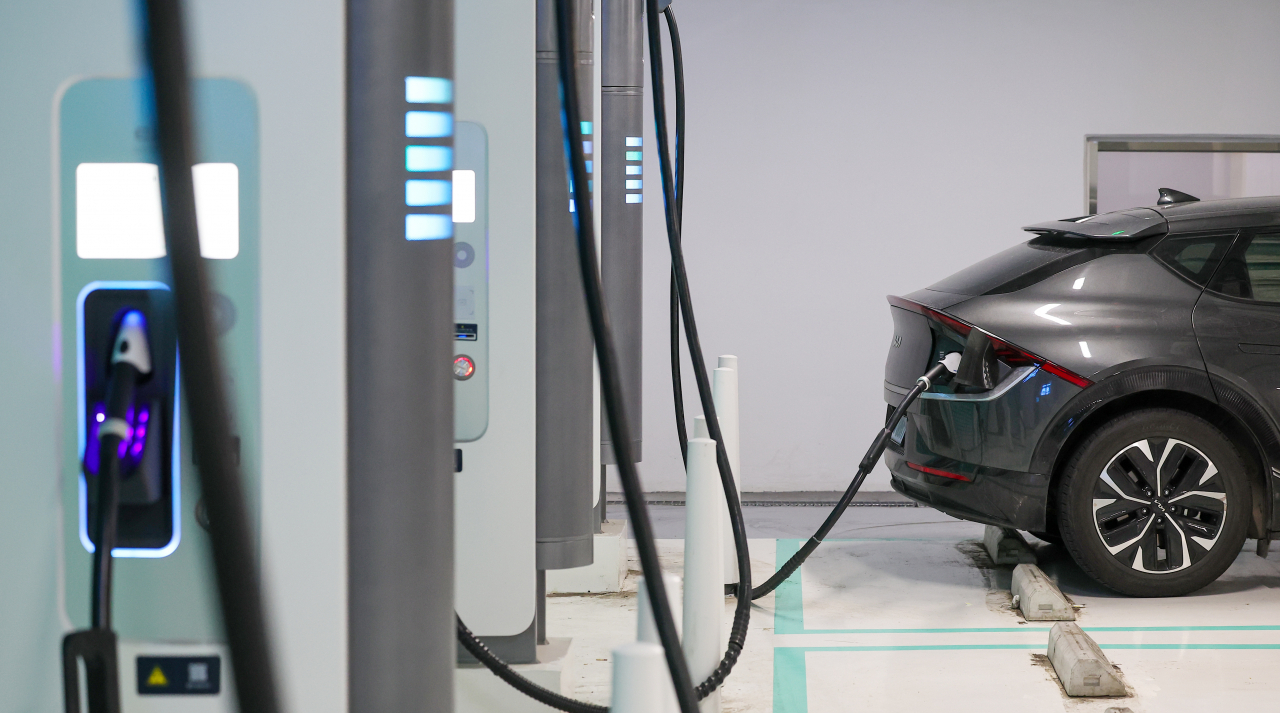 This photo taken on March 14 shows an EV at a charging station in Seoul. (Yonhap)