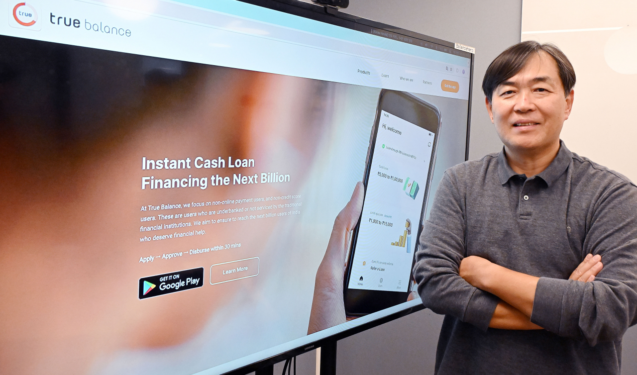 Fin-tech app Balancehero founder and CEO Charlie Lee poses for picture during an interview with The Korea Herald held at Balancehero's office in Seoul on March 26. (Lee Sang-sub/The Korea Herald)