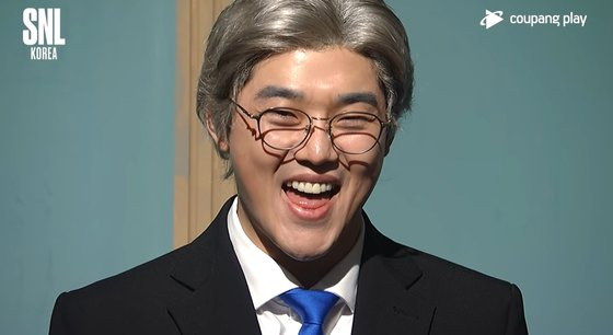 Comedian Kwon Hyuk-soo impersonates Democratic Party of Korea Chairman Lee Jae-myung in an 'SNL Korea Reboot' episode aired in December 2021. (Coupang Play)
