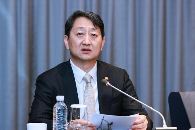 Minister of Trade, Industry and Energy Ahn Duk-geun (Trade Ministry)