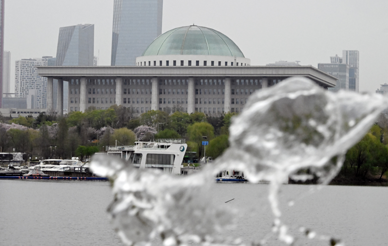 The main building of the National Assembly in Yeouido, central Seoul, Thursday (Lee Sang-sub/The Korea Herald)