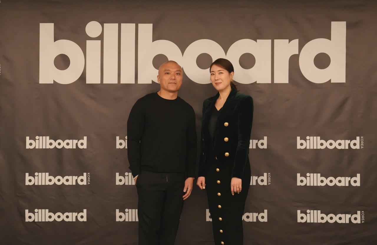 Billboard CEO Mike Vans (left) and Publisher of Billboard Korea Kim Yuna (Billboard Korea)