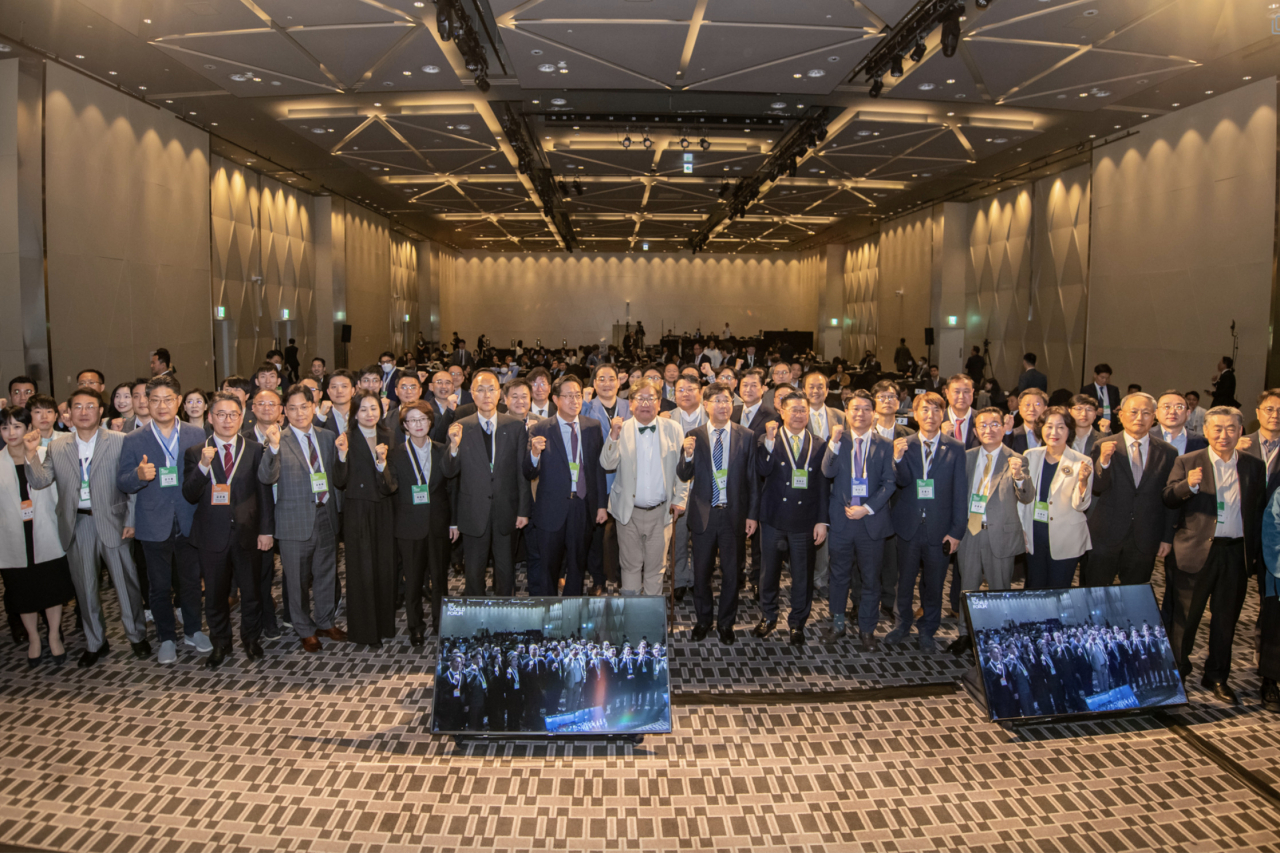 Participants of the ReWorld Forum 2023 pose for a photo at Seoul Dragon City on April 26, 2023. (SDX Foundation)