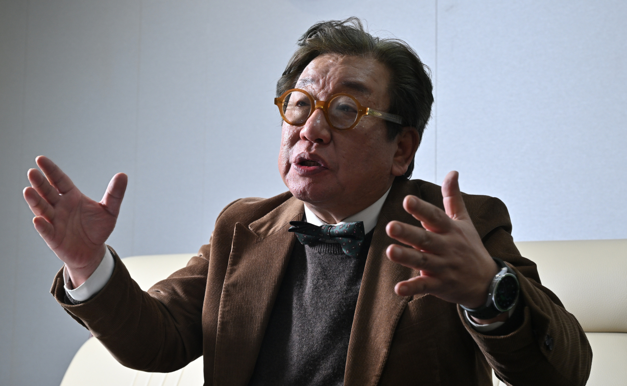 Kim Sang-hyup, co-chair of the Presidential Commission on Carbon Neutrality and Green Growth, talks during an interview with Herald Business and The Korea Herald on Mar. 28. (Im Se-jun/The Korea Herald)