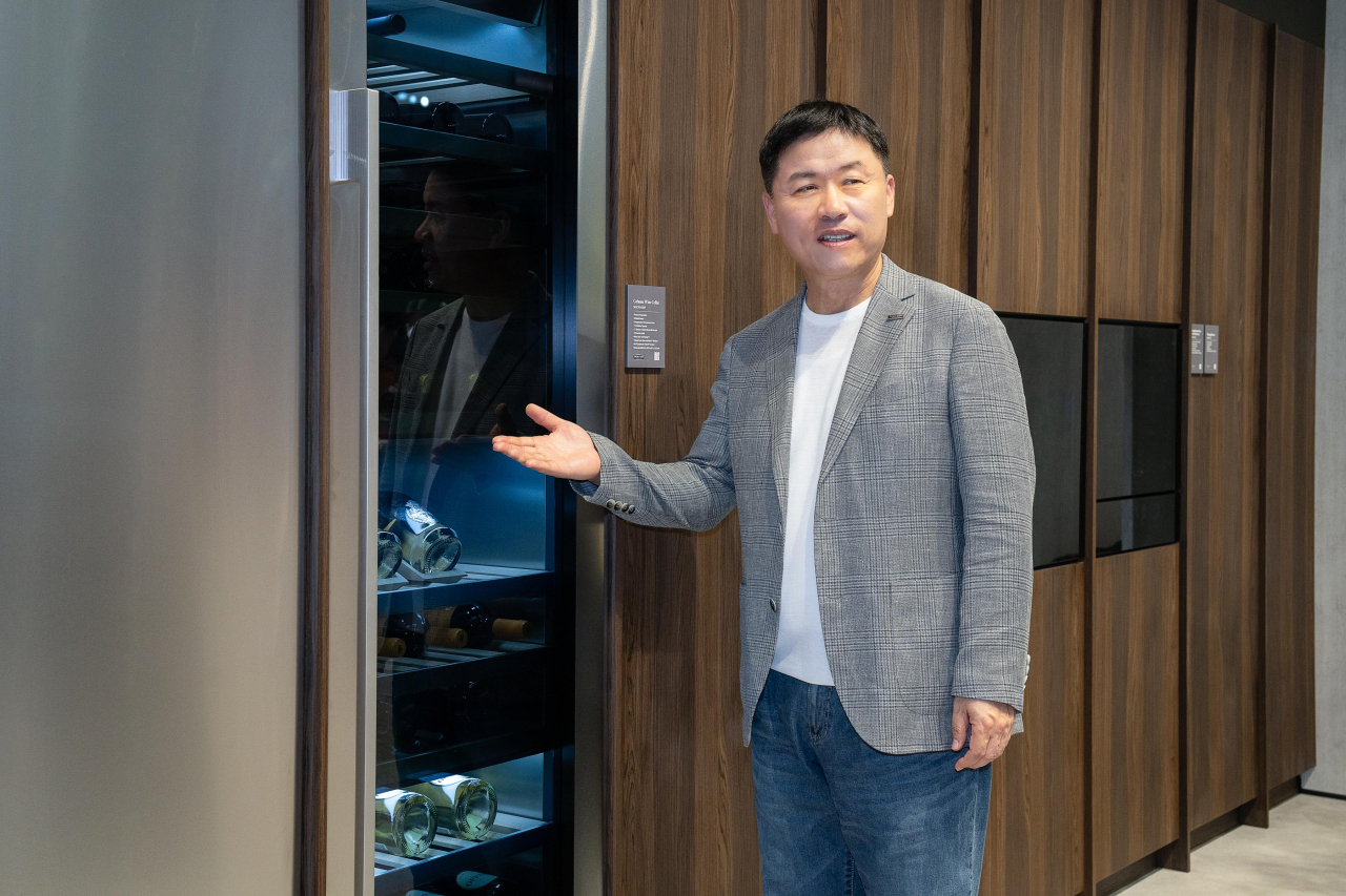 Lyu Jae-cheol, head of LG Electronics' home appliance and air solutions division, introduces the company's built-in appliances at this year's Milan Design Week in Milan, Italy, Tuesday. (LG Electronics)