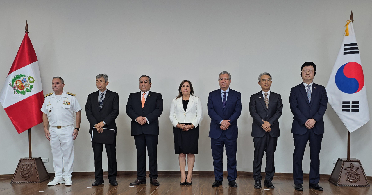 Peruvian government officials including President Dina Boluarte (center) and Joo Won-ho (far right), head of HD Hyundai Heavy Industries' special ship business unit, pose for a photo at the signing ceremony for the Korean shipbuilder to build four warships for Peru, in Lima, Peru, Tuesday. (HD Hyundai)