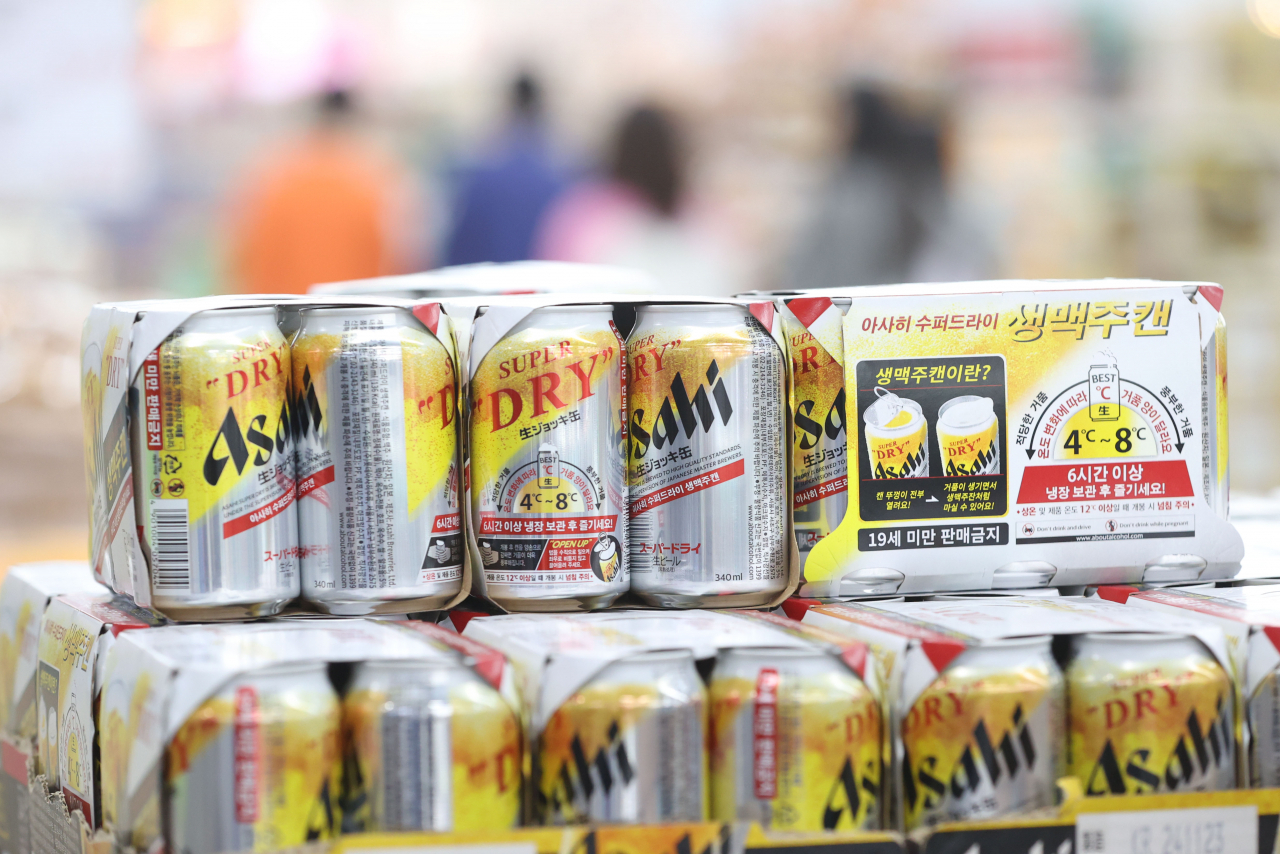 Asahi's beer products are shown at a local discount store. (Yonhap)