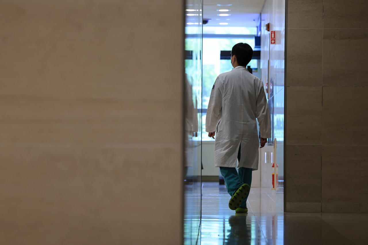 Medical personnel walks down the corridor at a university hospital in Seoul on Thursday (Yonhap)