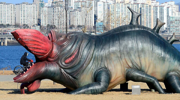 A monster sculpture located at Yeouido Han River Park (Newsis)