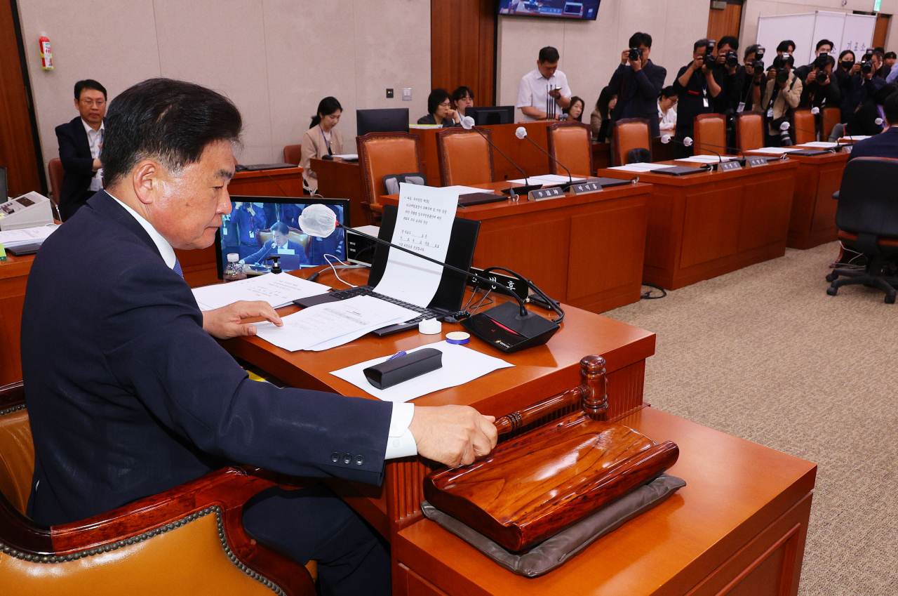 The National Assembly’s Agriculture, Food, Rural Affairs, Oceans and Fisheries Committee holds a meeting in western Seoul on Thursday. (Yonhap)