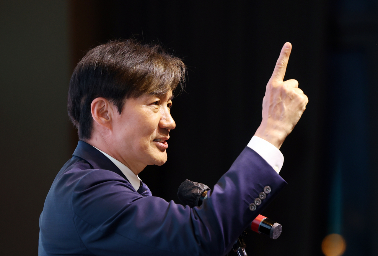 Cho Kuk, leader of the minor Rebuilding Korea Party, speaks during an event in Jeonju, North Jeolla Province on Monday. (Yonhap)