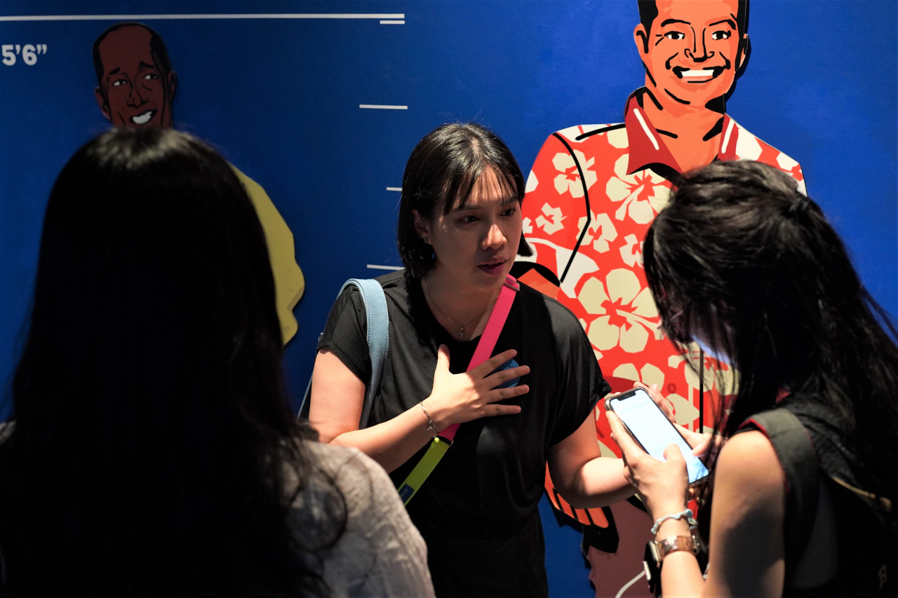 Grace Iriberri explains the history of the Philippines to Korean visitors at Ayala Museum in Makati, central Manila, on April 16. (Lee Si-jin/The Korea Herald)