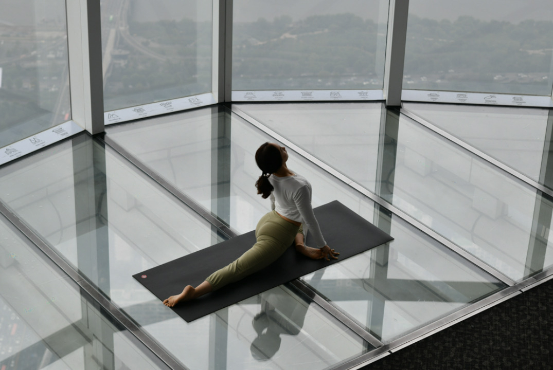 A woman does yoga on the 118th floor of Lotte World Tower in Songpa-gu, southern Seoul. (Seoul Tourism Organization)