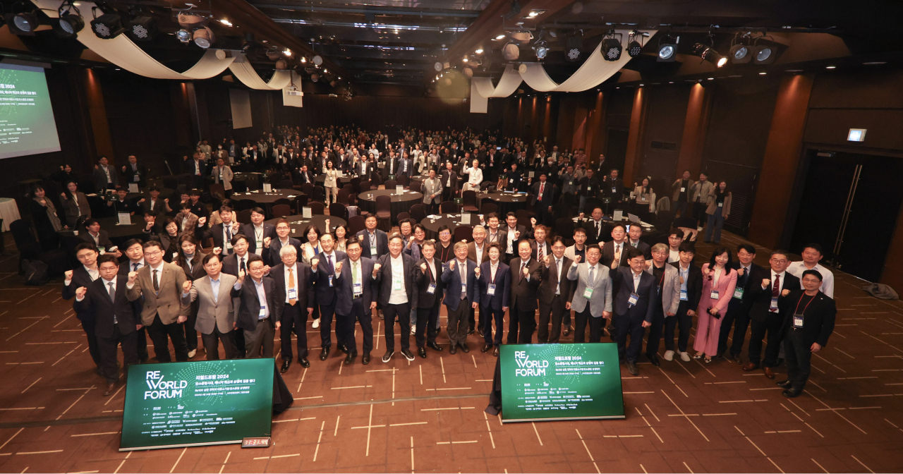 Participants of the ReWorld Forum 2024 pose for a photo at the HW Convention Center on April 24. (SDX Foundation)