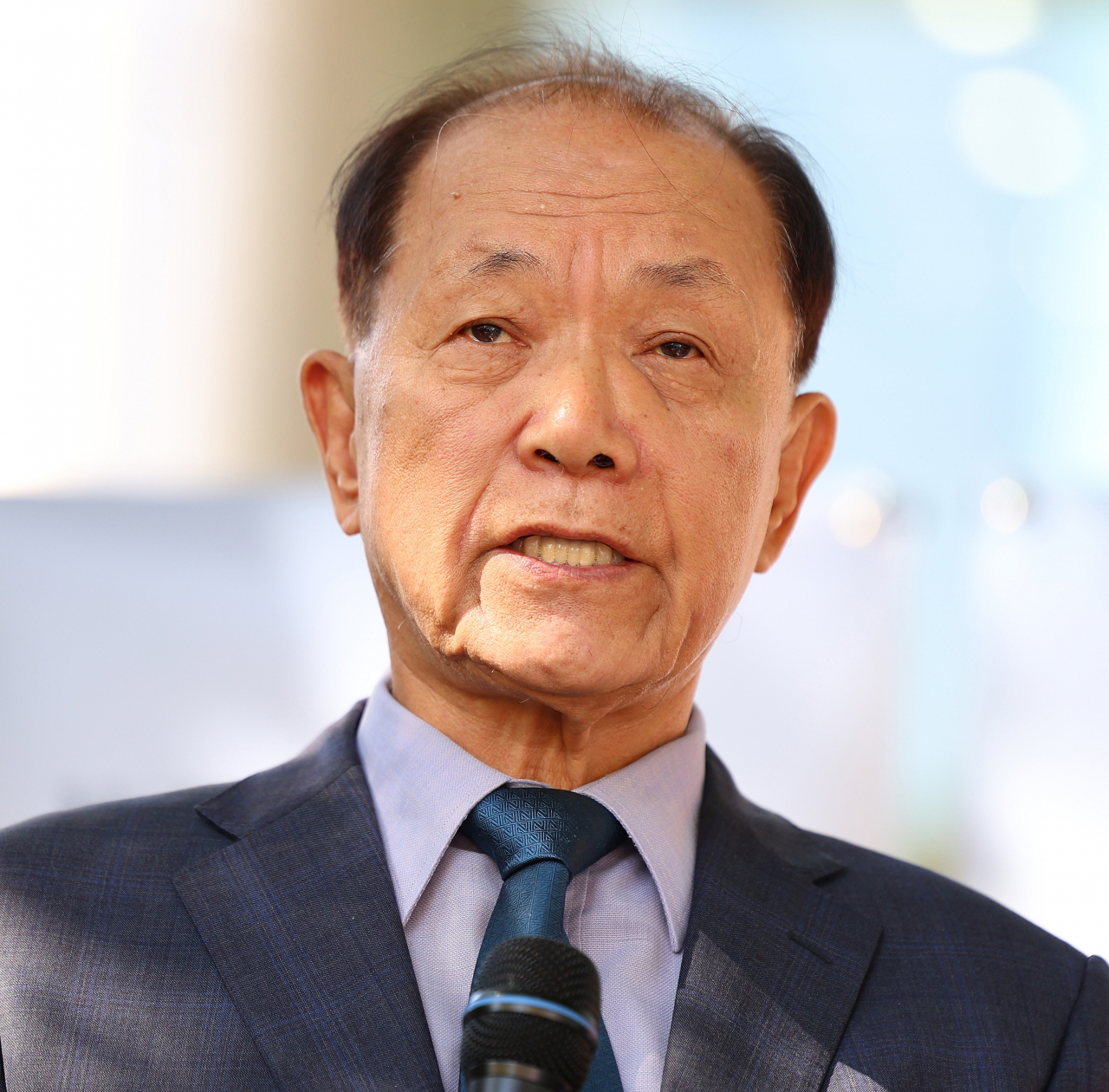 Hwang Woo-yea, who was deputy prime minister in 2014-16, was tapped to lead the ruling People Power Party at a party meeting on Monday. (Yonhap)