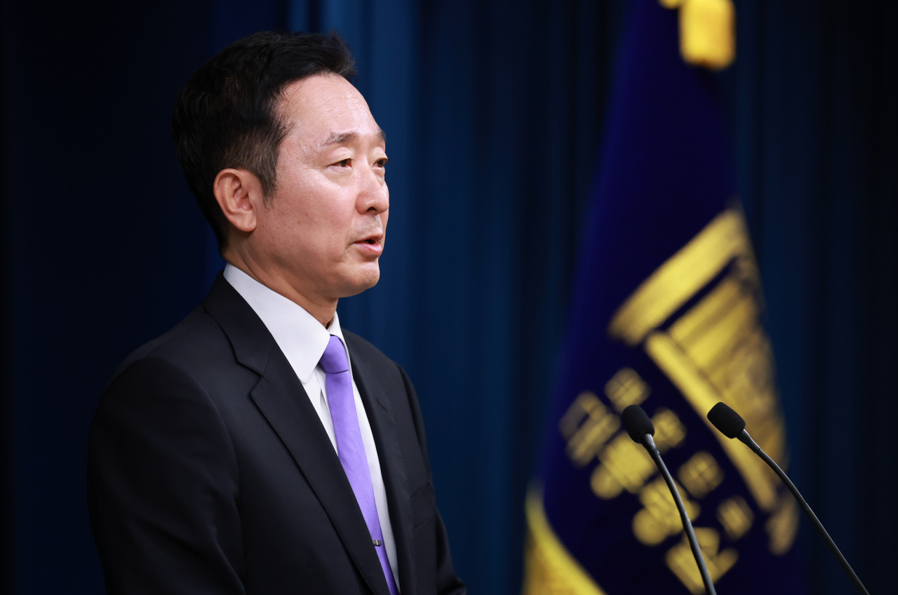 Lee Do-woon, senior presidential secretary for public relations, speaks to reporters after the meeting of President Yoon Suk Yeol and Democratic Party Chair Rep. Lee Jae-myung on Monday. (Yonhap)