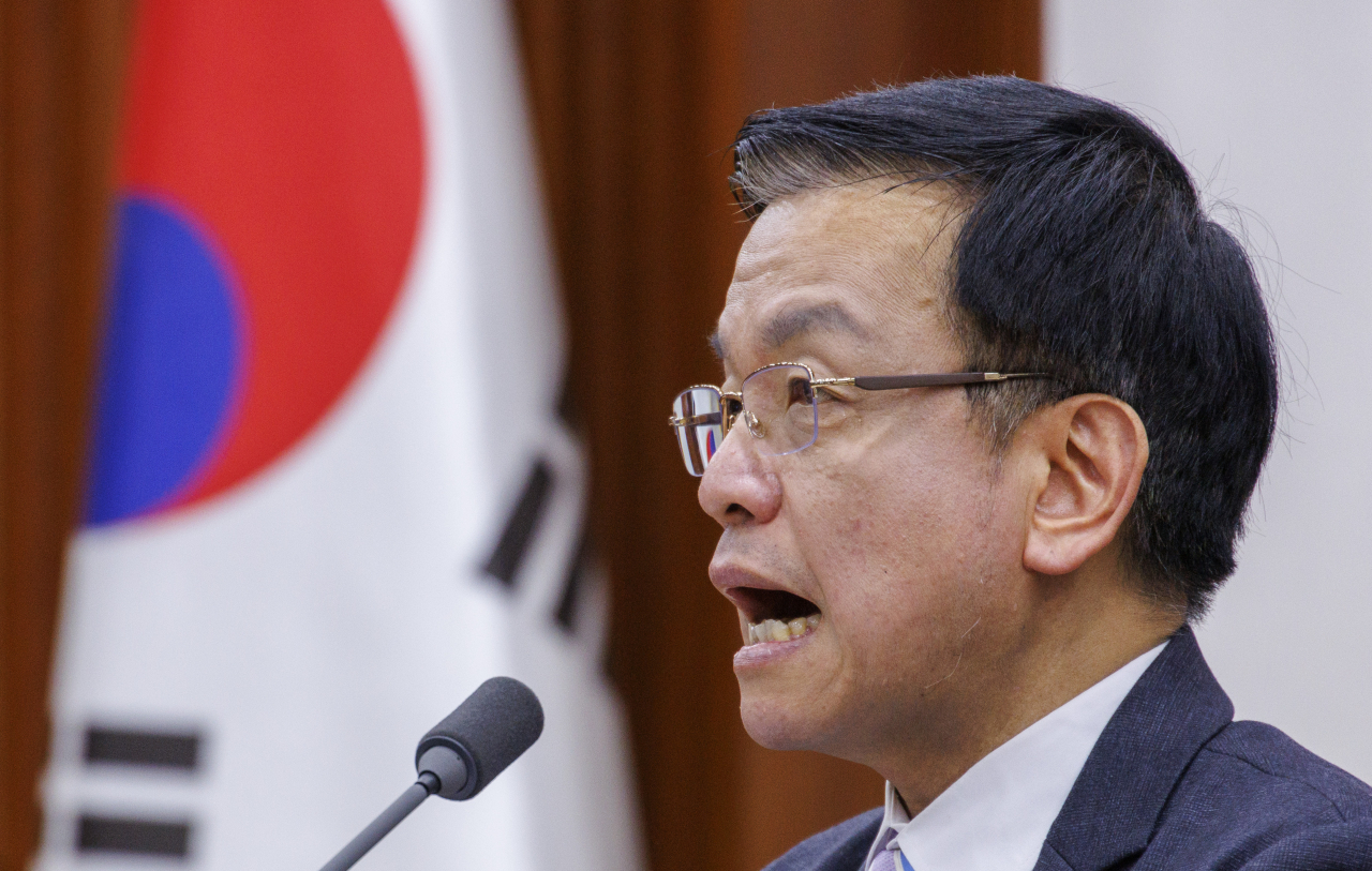 Finance Minister Choi Sang-mok speaks during an emergency economic ministers' meeting in Seoul on Wednesday.