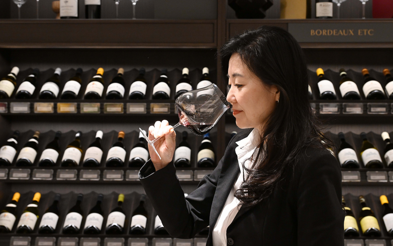 Jeannie Cho Lee, the first Asian Master of Wine, speaks during an interview with The Korea Herald at a wine store within the Gangnam branch of Shinsegae Department Store in Banpo, southern Seoul, on April 22. (Lee Sang-sub/The Korea Herald)