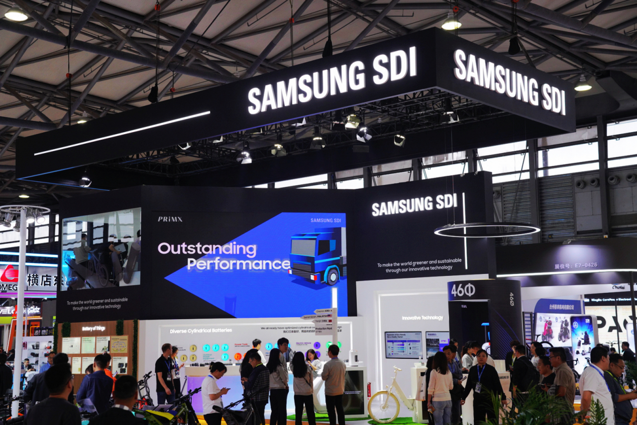 Visitors explore Samsung SDI's exhibition booth at China Cycle 2024 which kicked off in Shanghai on Sunday. (Samsung SDI)