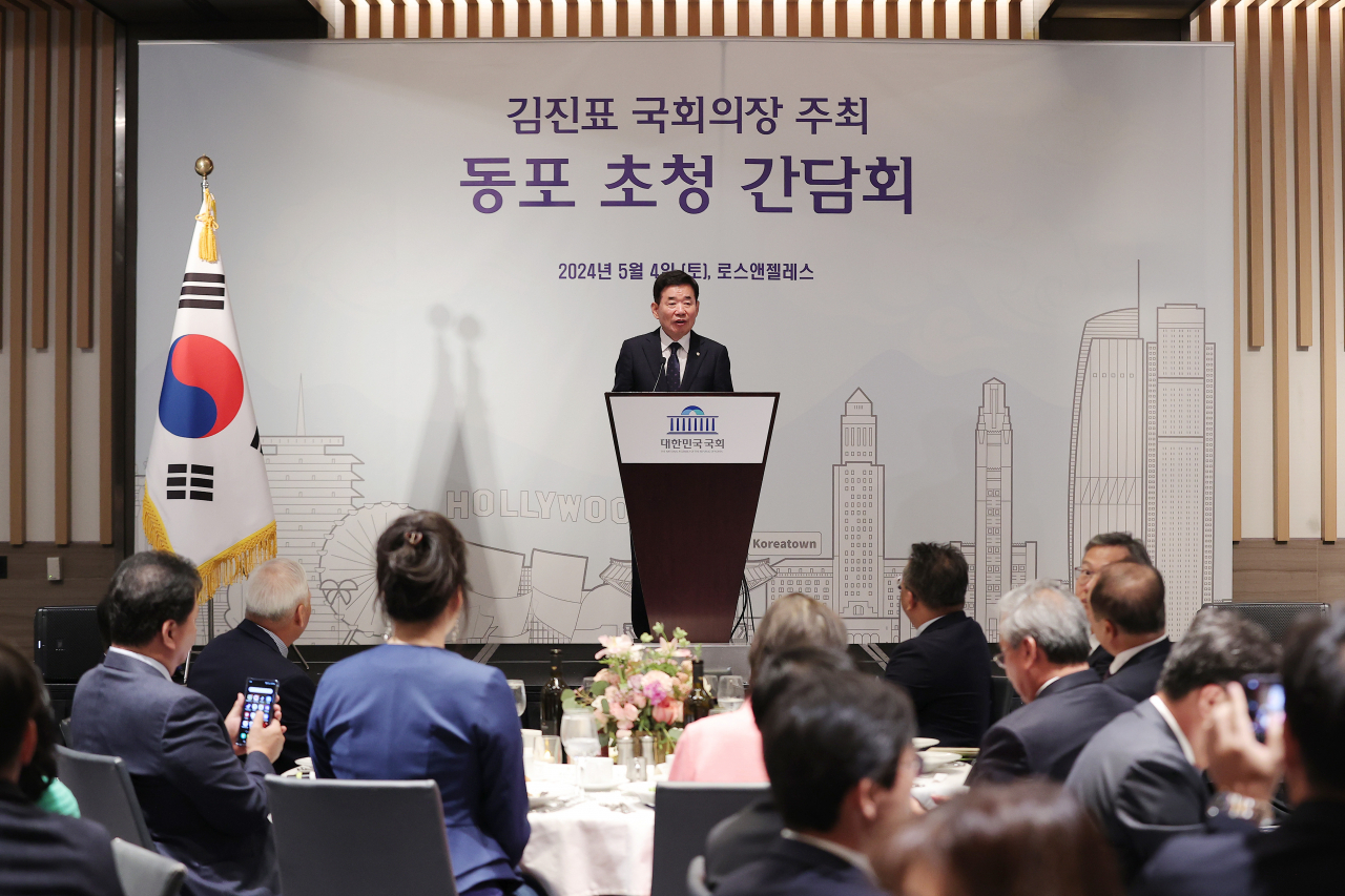 Kim Jin-pyo, the speaker of the National Assembly, holds a meeting with overseas Koreans in Los Angeles on Saturday, local time. (courtesy of the speaker’s office)