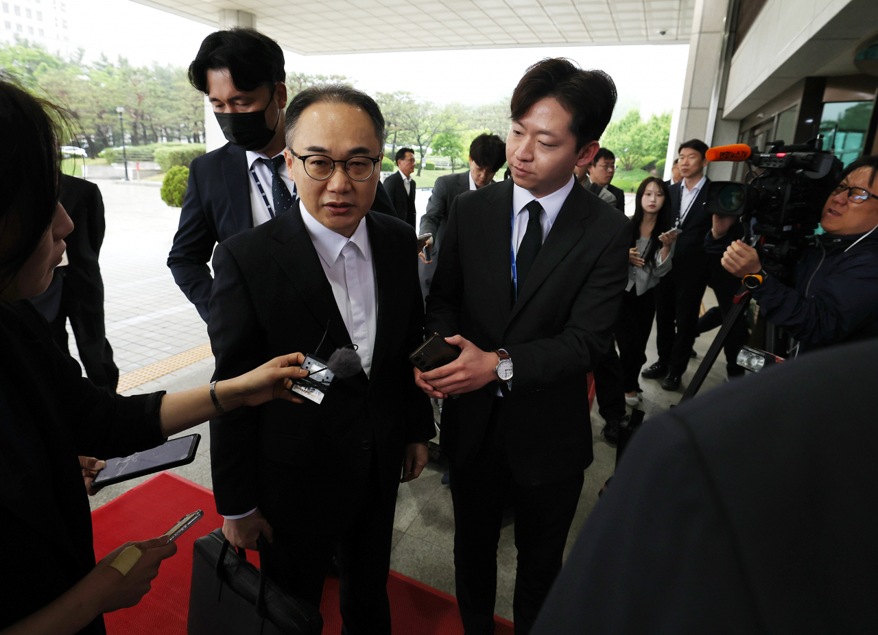 Prosecutor General Lee One-seok speaks to reporters in front of the Supreme Prosecutors Office on Tuesday. (Yonhap)