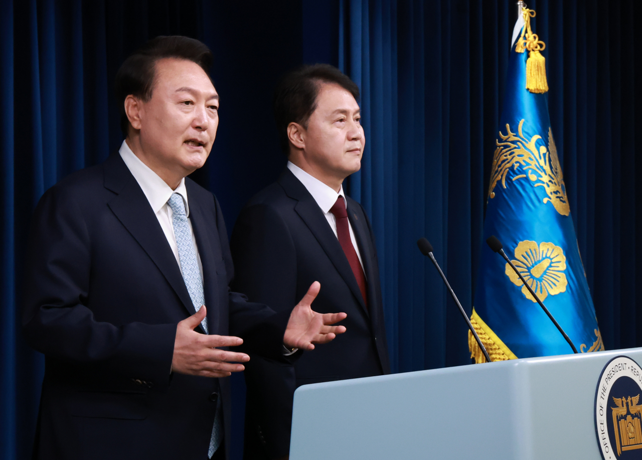 President Yoon Suk Yeol (left) and nominee of the senior presidential secretary for civil affairs Kim Joo-hyun attend a press conference at the presidential office in Seoul on Tuesday. (Yonhap)