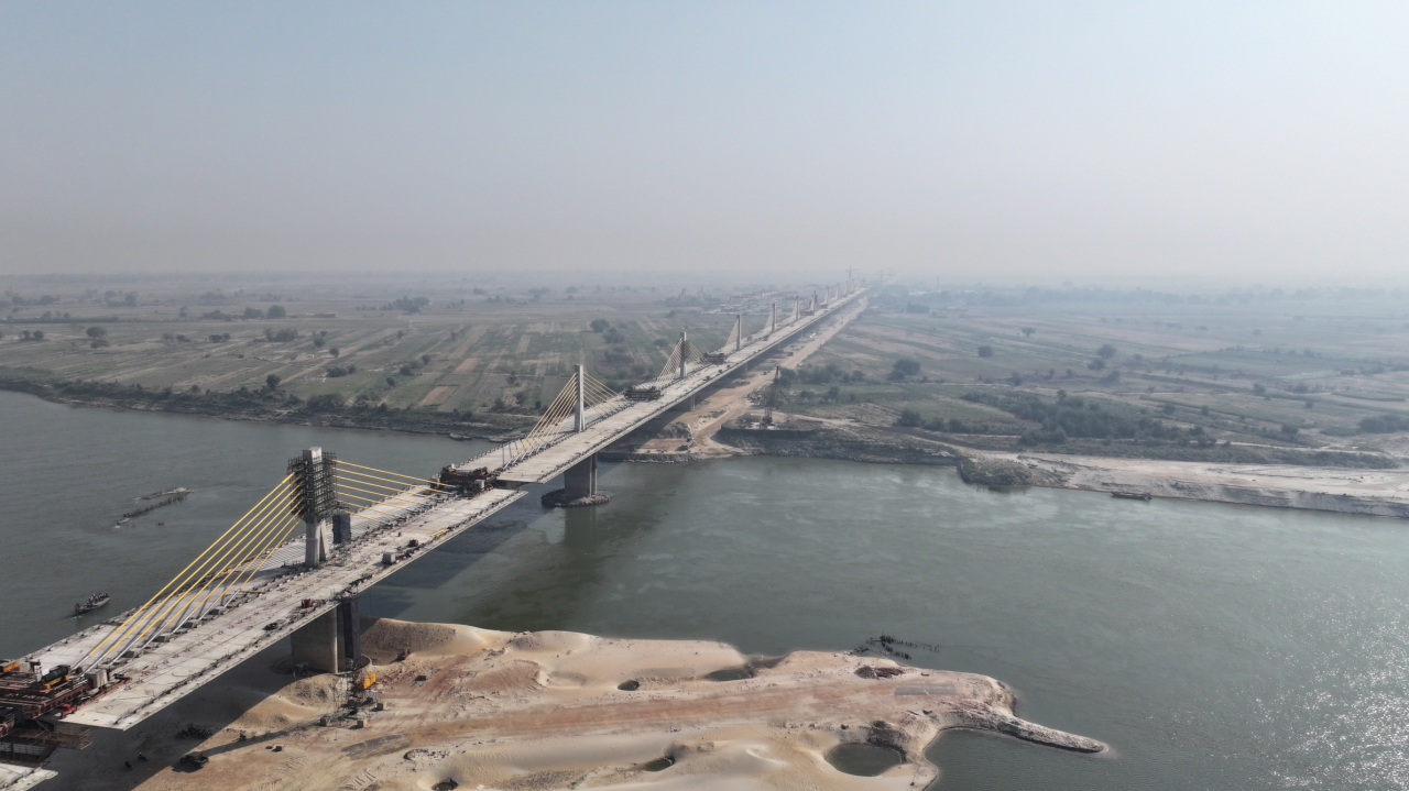 The construction site of the Bihar New Ganga Bridge Project in India (Daewoo E&C)