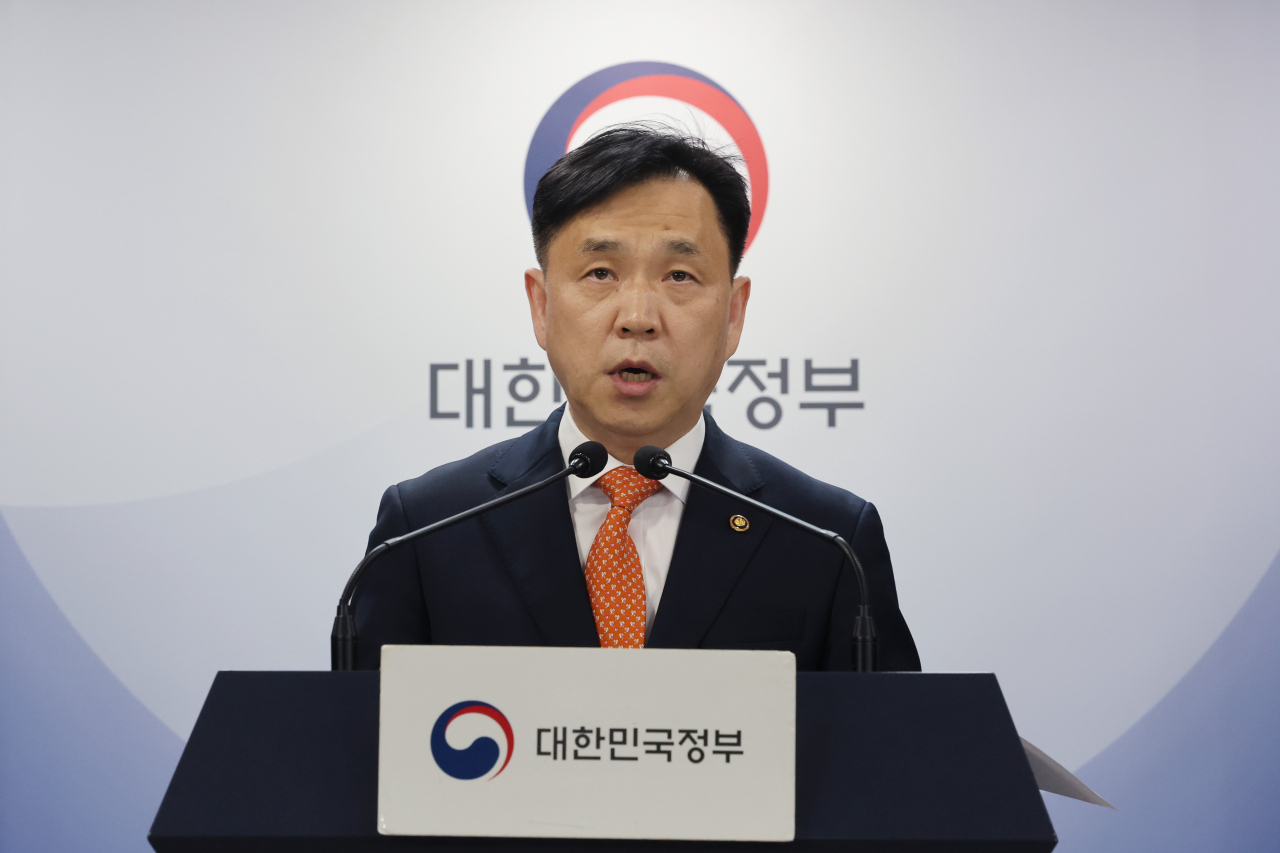 Kang Do-hyun, the second vice minister of science and ICT, speaks during a press briefing at the Government Complex Seoul on Friday. (Yonhap)