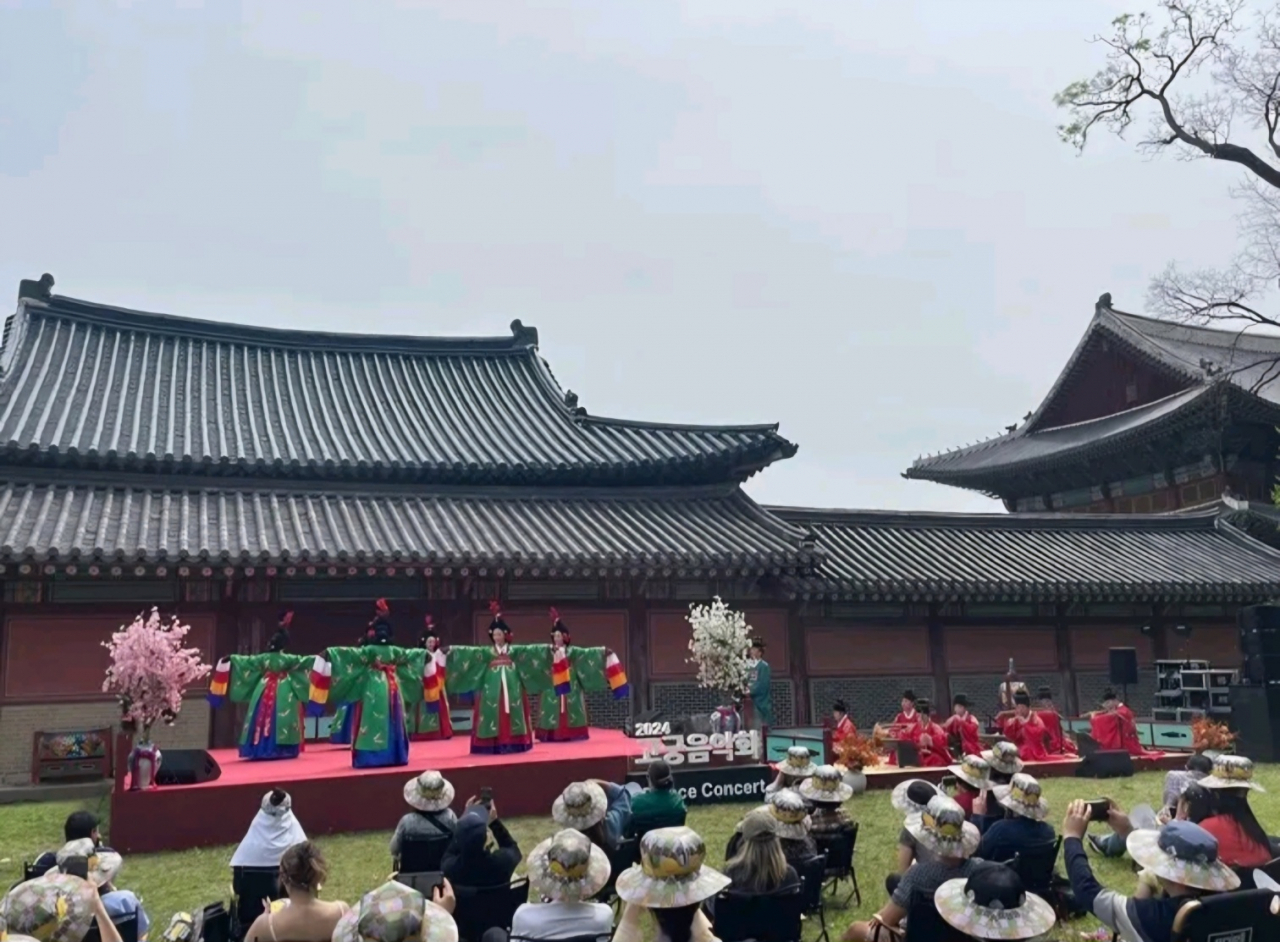 Royal court musical performances at Changdeokgung (CHA)