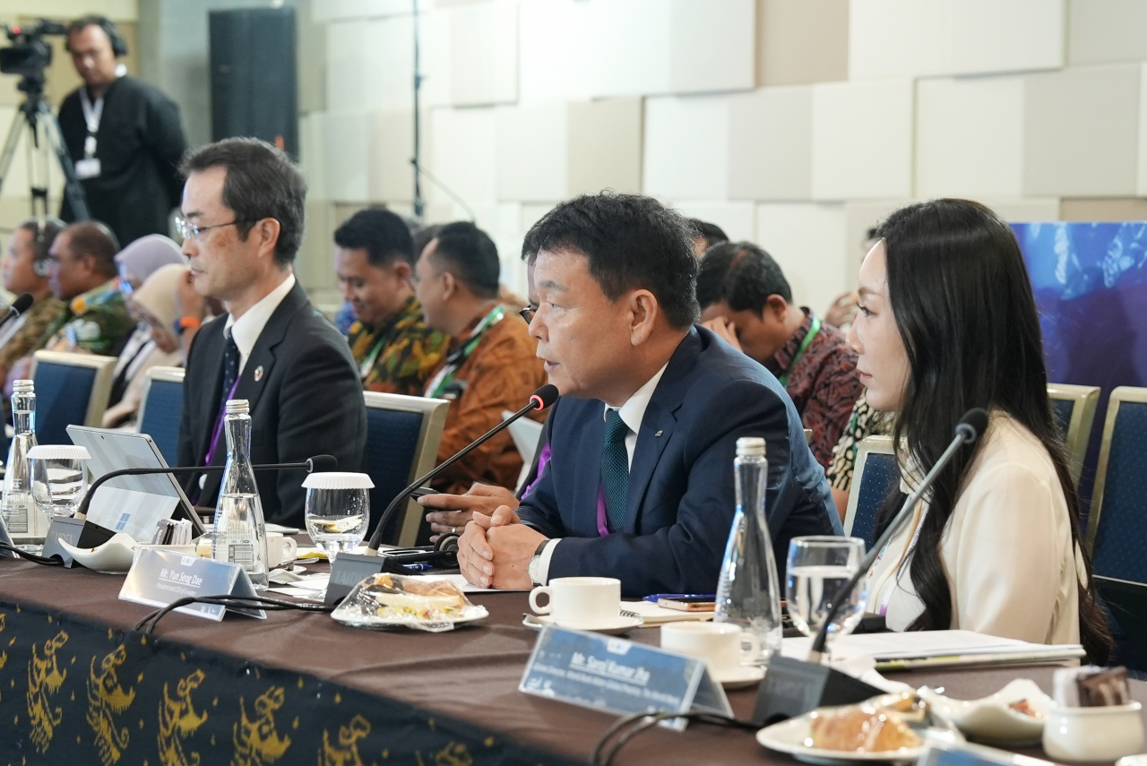 K-water CEO Yun Seog-dae (center) speaks during the 23rd UN HELP conference held in Bali, Indonesia, on Sunday. (K-water)