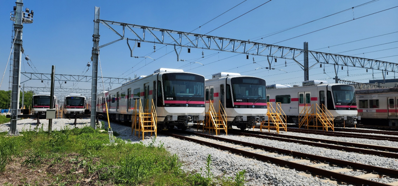 New six-carriage trains of Seoul Metro's Line No. 8 are stationed at a train depot near Moran Station. (Seoul Metropolitan Government)