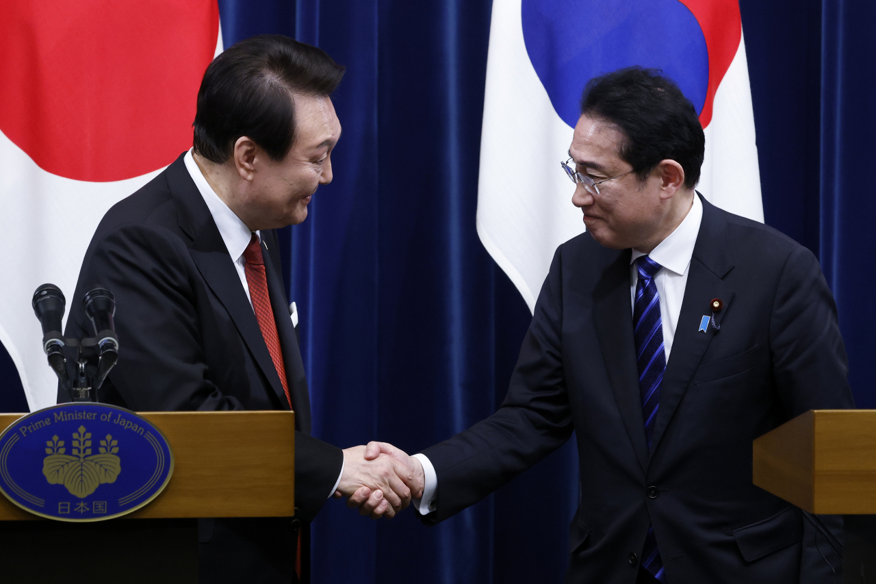 Yoon Suk Yeol (Left) and Fumio Kishida, Japan's prime minister, shake hands following a joint news conference at the prime minister's official residence on Mar. 16, 2023 in Tokyo, Japan. (Getty Images)